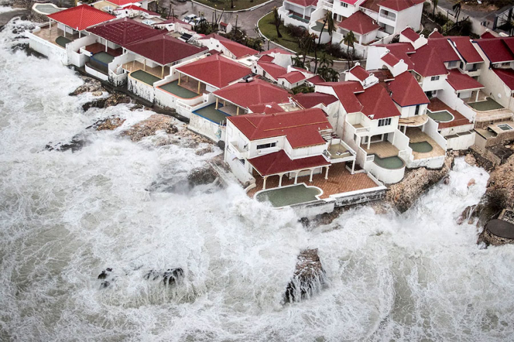 Evakuacija preko pet miliona ljudi na Floridi: Uragan Irma pogodio Karibe, stiže u Majami