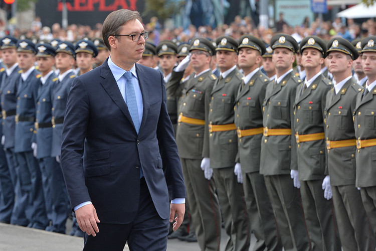 Vučić: Vojsci veće plate i stanovi za 30.000 pripadnika