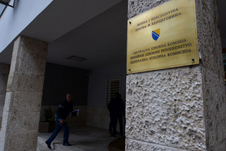 Političke partije odavno u lovu na glasove: CIK ne može protiv preuranjene kampanje