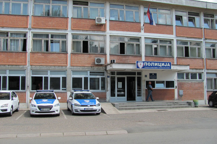 Opljačkana benzinska pumpa u Gradišci, policija traga za razbojnicima
