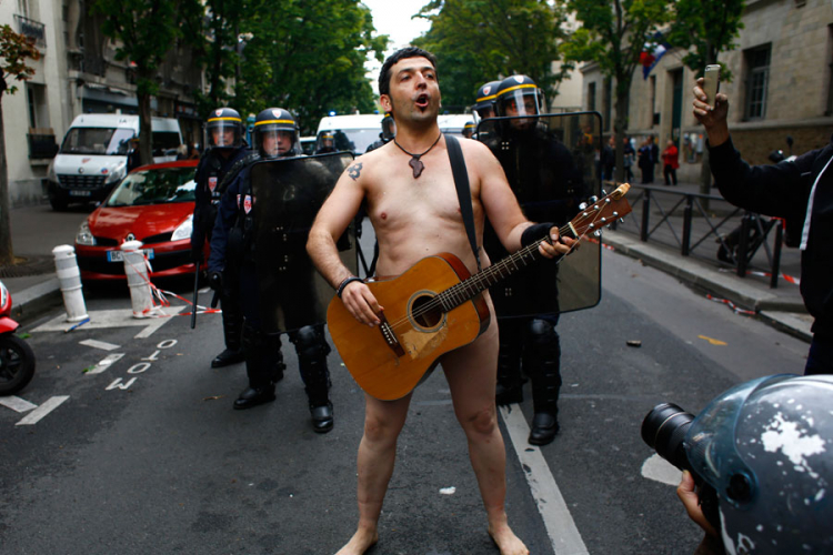 Protesti u Parizu, policija suzavcima rastjeruje demonstrante