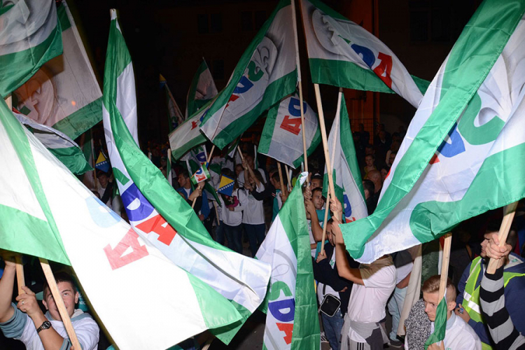 SDA u Republici Srpskoj  puca po šavovima