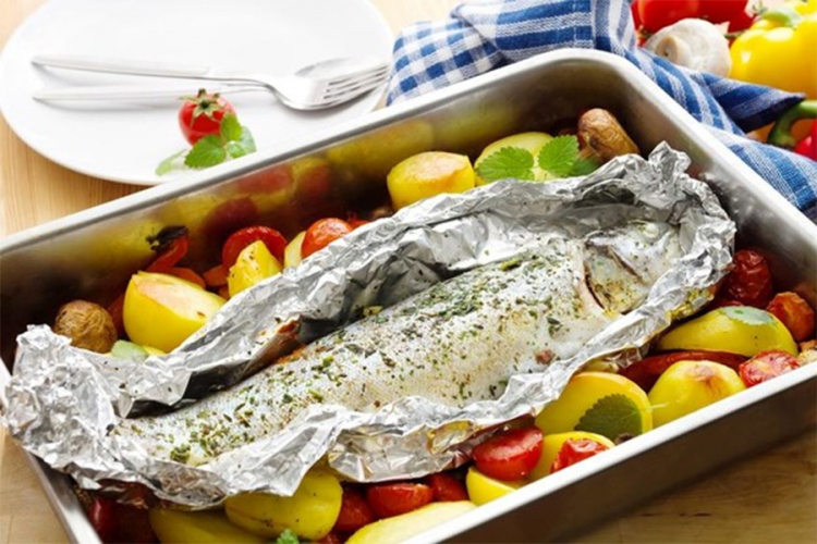 Ima li aluminijska folija dobru i lošu stranu?