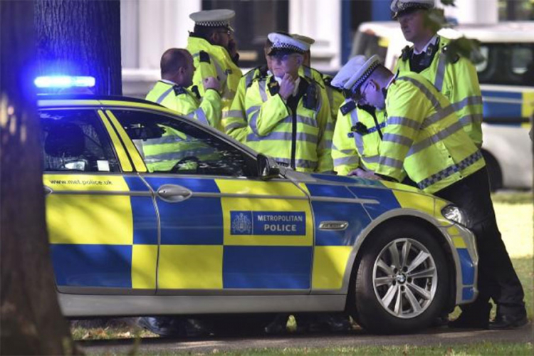 'Kritično' u Britaniji, na ulicama vojska i policija