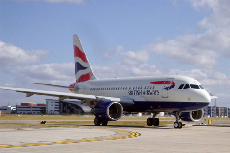 Evakuisan avion British Airways na aerodromu Šarl de Gol