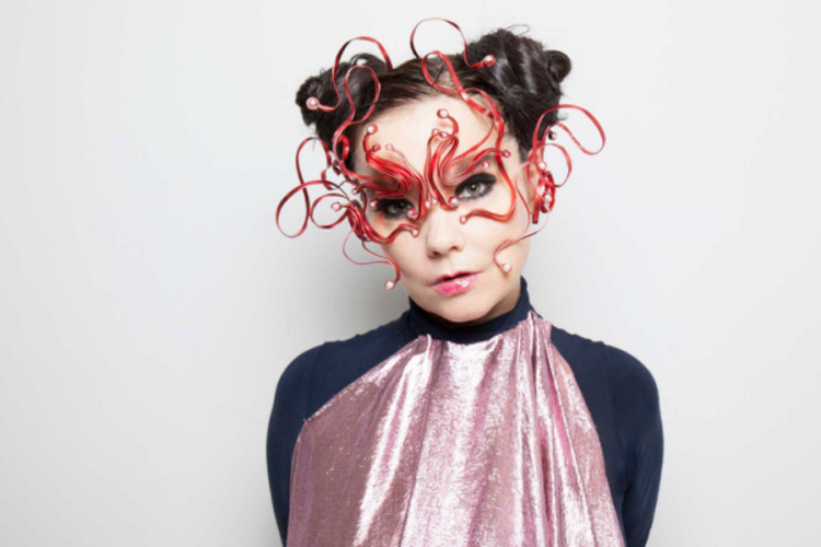 Bjork singlom najavljuje album 'Utopia'