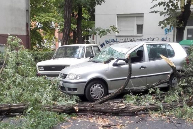 Jako nevrijeme u Srbiji, u Beogradu povrijeđeno i dijete, nestao muškarac