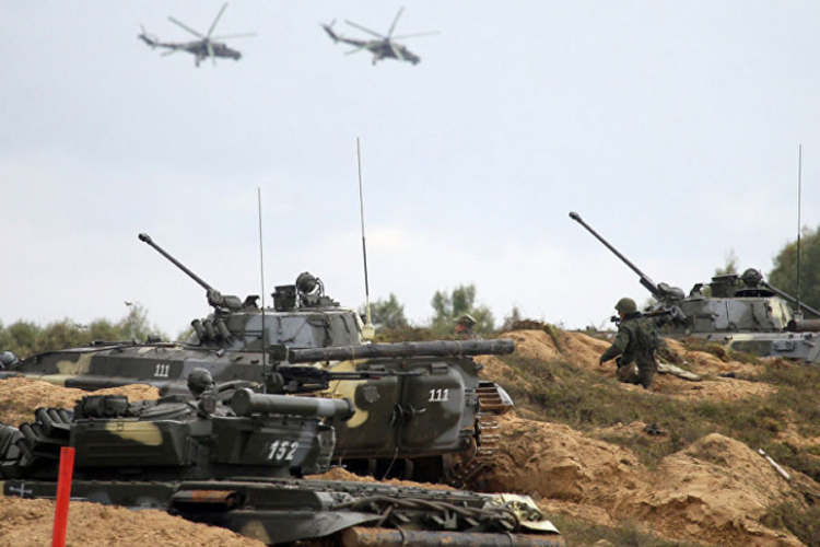 Putin nadgleda vojne vježbe, NATO zabrinut