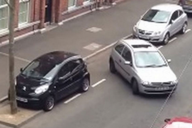 Pola sata patnje na parkingu