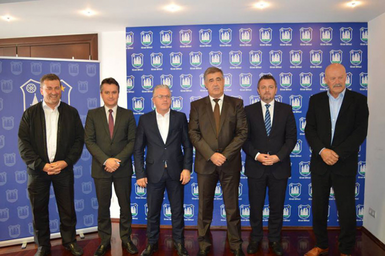 'Premijer i ministri sakupljaju poene za izbore'