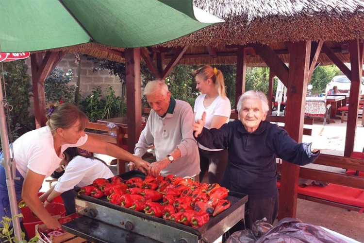 Paprene kazne u Beogradu za one koji ajvar peku na terasi ili javnoj površini