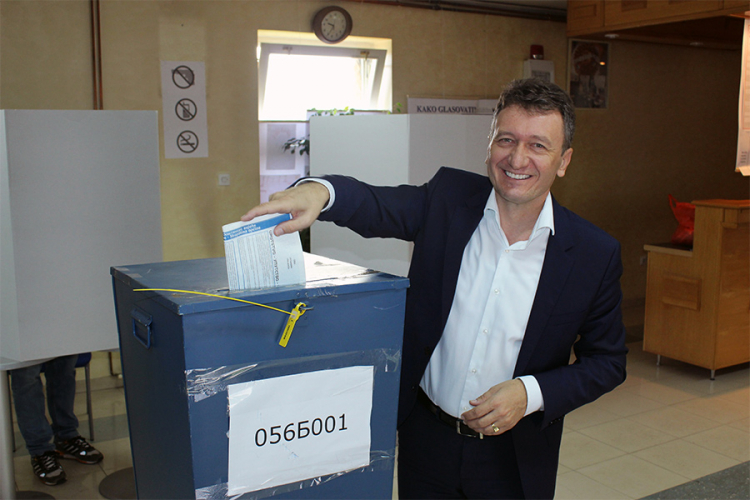 Ugljevik: Građani birali savjete mjesnih zajednica