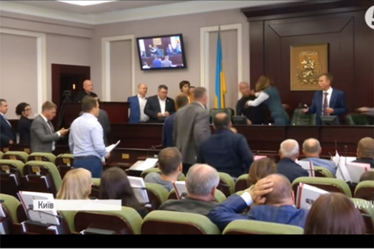 Brutalna tuča poslanika u Kijevu: Slomljena vilica i potres mozga