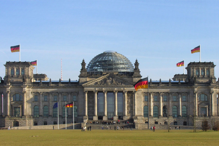 DW: Novi XXL-Bundestag puca po šavovima