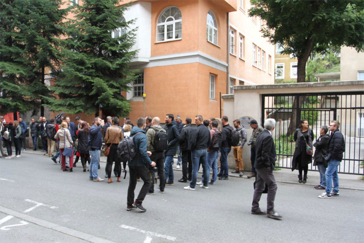 Novinari pred zgradom FUP-a: Mi nismo problem ovog društva