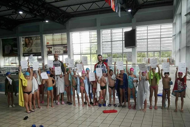 Na obuci proplivala 72 mališana