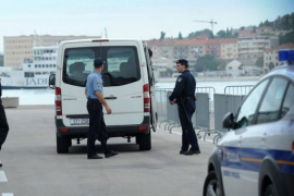 Muškarac prijeti bombom na splitskoj plaži: Sklonite ljude da neko ne ...