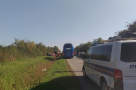 Prevrnuo se autobus pun djece, poginuo vozač automobila