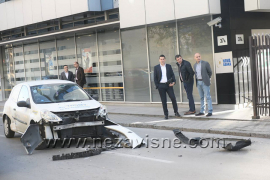 Izbjegavao sudar pa umalo udario u banku u Banjaluci