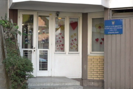 Vaspitačici niža plata kazna za izujedanu bebu