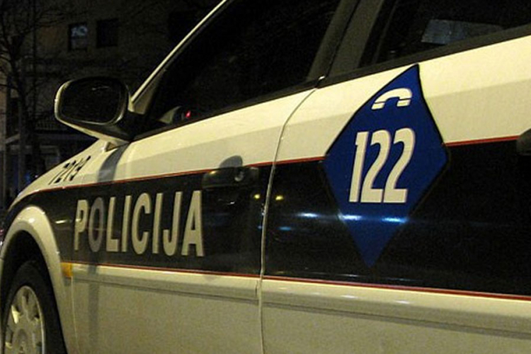 Obijena kuća pravoslavnog sveštenika u Mostaru