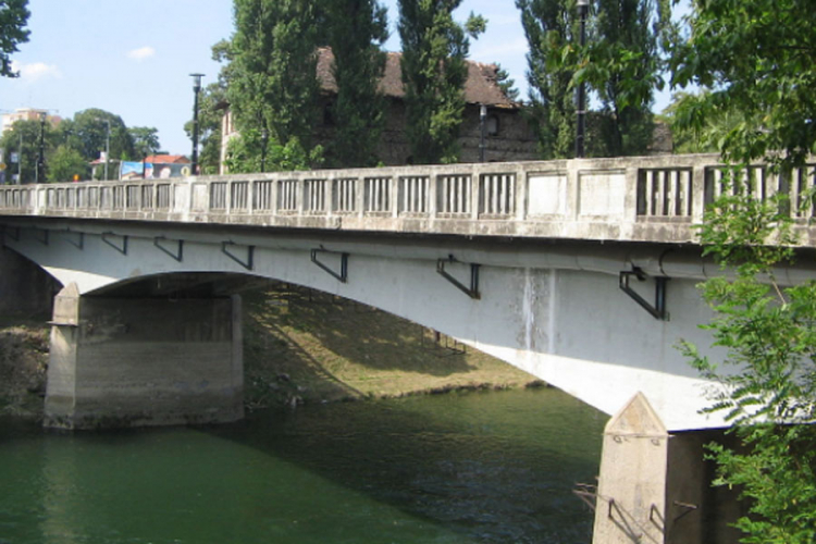 Gradski most u Banjaluci blokiran zbog saobraćajke, jedino funkcioniše "Venecija"