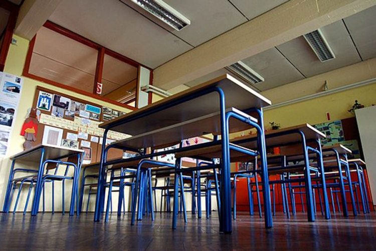 Učenik prvog razreda nožem prijetio vršnjacima