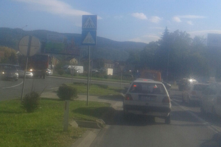 Dva udesa u istoj ulici u Banjaluci, nastao saobraćajni kolaps