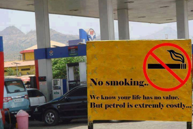 Odbio da ugasi cigaretu na benzinskoj pa ga radnik zalio pjenom