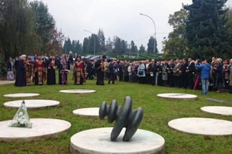 U Sisku služen parastos za 2.000 ubijene srpske djece sa Kozare