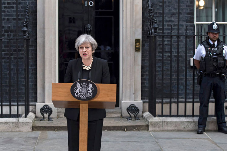 Mej pod pritiskom zbog tajnog savjeta o obustavi Brexita