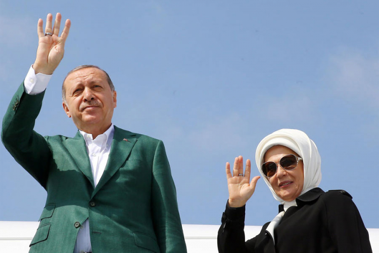 Ko je misteriozna Erdoanova supruga Emina? Odbila da se uda pokrivena, a onda šokirala svijet
