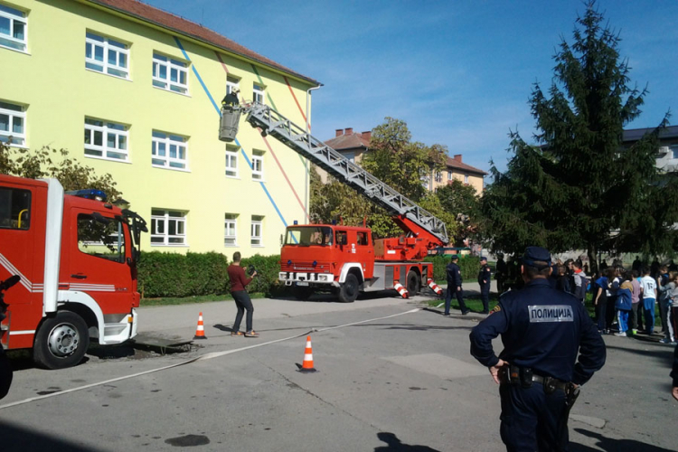 Nijedna škola u Doboju nema protivpožarni alarm
