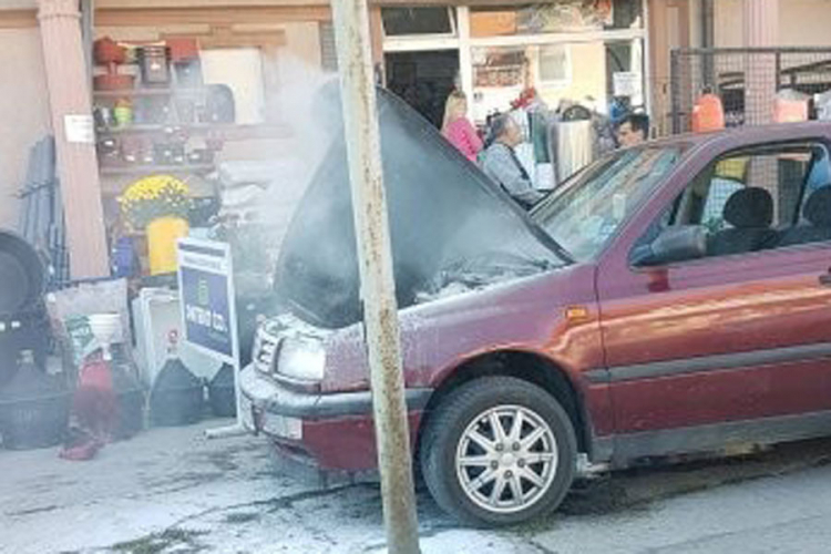 Zapalio se "golf" na semaforu u Bijeljini