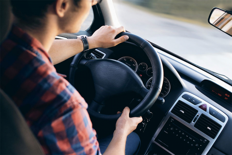 Đaci ukrali auto nastavnici zbog jedinica
