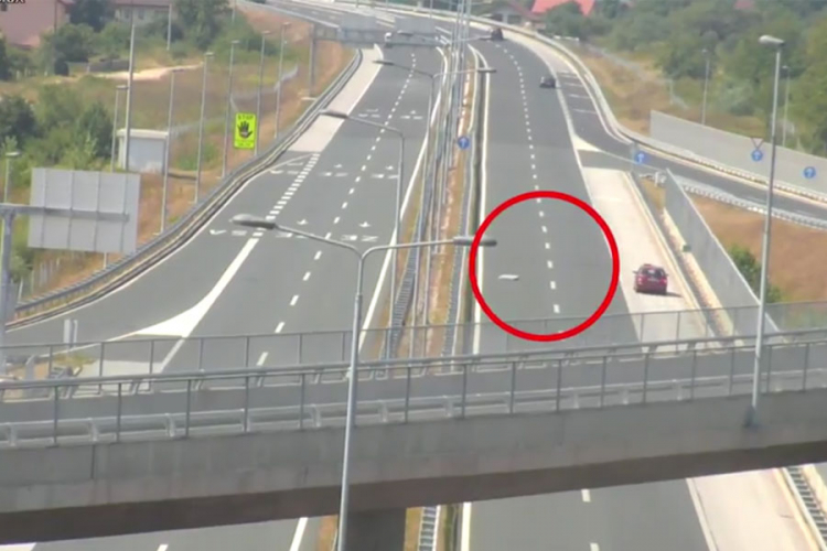 Okreću se na cesti i voze suprotnim smjerom: Autoputevi FBiH upozoravaju na poštivanje pravila