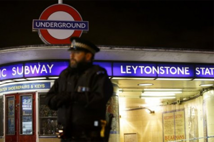 Napad nožem u Londonu, poginula jedna osoba