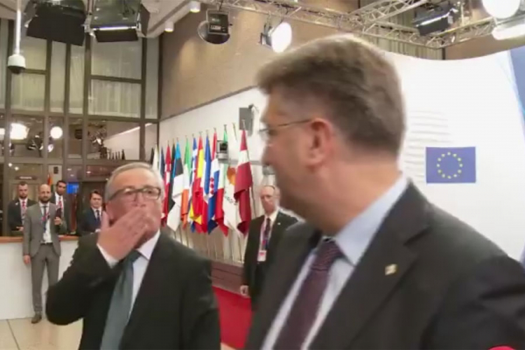 Junker iznenadio Plenkovića: Uštinuo ga i poslao mu poljubac