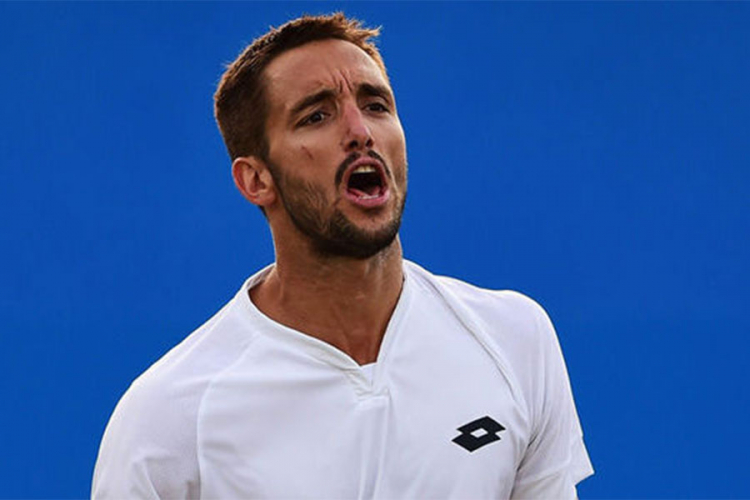 Troicki poslije velike borbe poražen od Zvereva