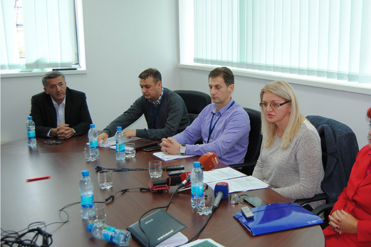 Okuka: Ne prihvatam grupnu ostavku