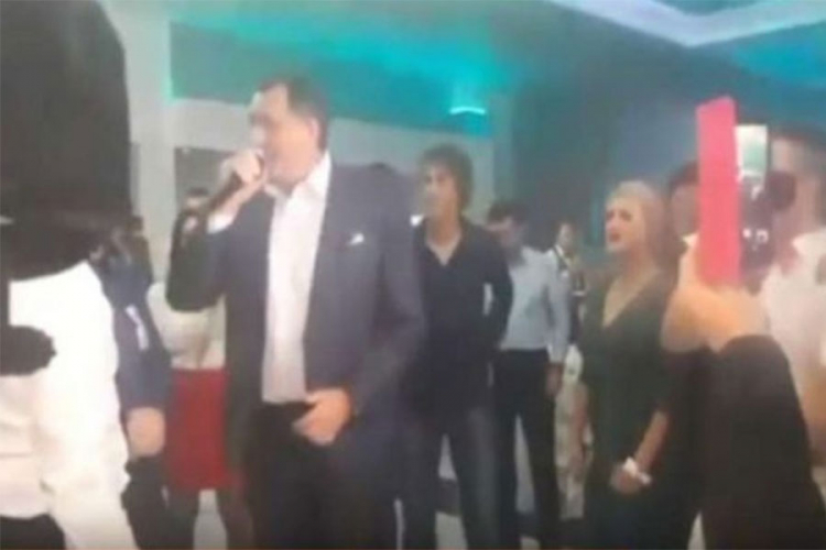 Dodik pjevao na Tomašovoj svadbi
