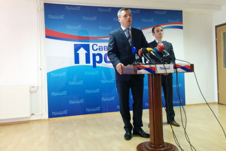 SDS dobio dva udarca