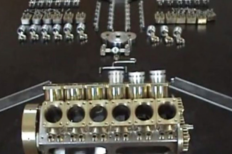 Najmanji V12 motor