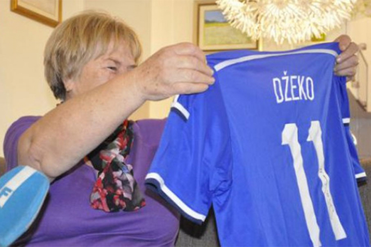 Džeko poslao dres baki Sadi iz Visokog