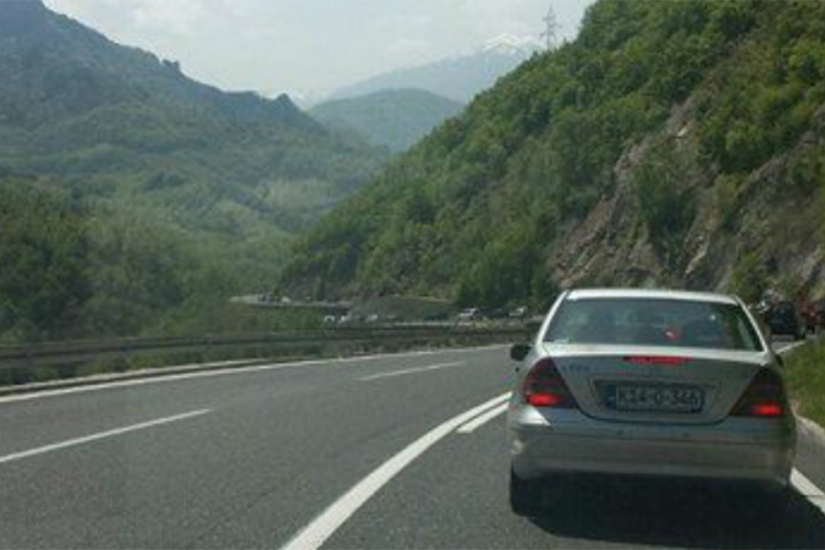 Upozorenje vozačima u Hercegovini zbog jakog vjetra