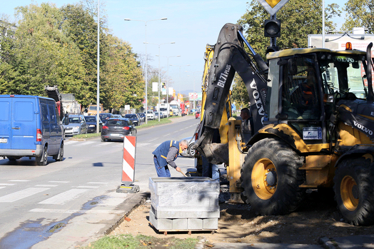 Izgradnja trake za desno, manja saobraćajna gužva u Boriku