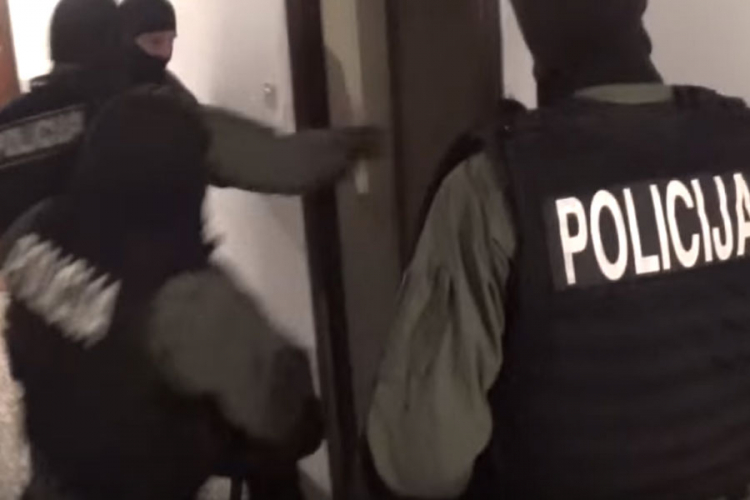Pogledajte akciju hapšenja: "Mreža I" upecala 18 kriminalaca, pronađeni droga i oružje