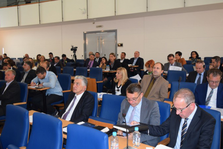 Vlada FBiH: Osigurati sredstva za elektrifikaciju Unske pruge