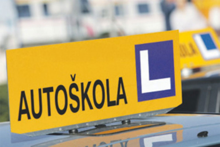 Udario ga autom jer mu je oborio kandidata