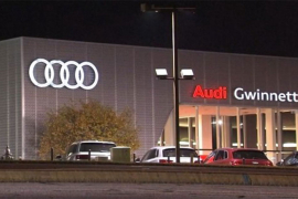 Iz salona ukradeno 12 audija